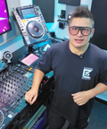Clase personalizada en la Cabina DJ PRO con instructor